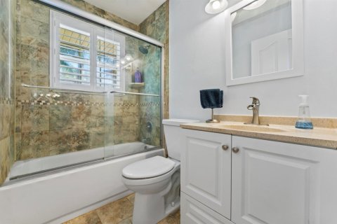 House in St. Lucie, Florida 3 bedrooms, 192.4 sq.m. № 2082835 - photo 23