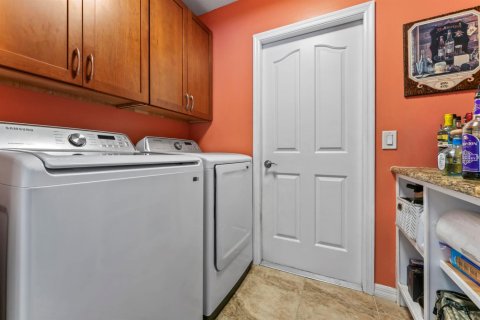 House in St. Lucie, Florida 3 bedrooms, 192.4 sq.m. № 2082835 - photo 5