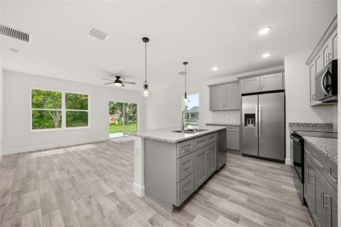 House in Sebring, Florida 3 bedrooms, 117.89 sq.m. № 2197000 - photo 18