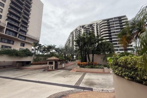 Condo in Miami, Florida, 3 bedrooms  № 1949702 - photo 1