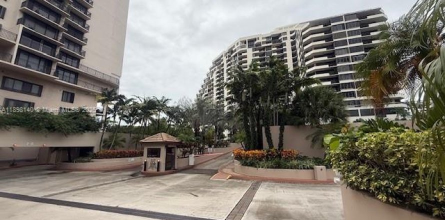Condo in Miami, Florida, 3 bedrooms  № 1949702