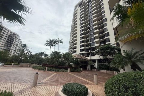 Condo in Miami, Florida, 3 bedrooms  № 1949702 - photo 2