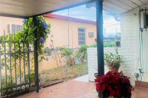 Снять в аренду коммерческую недвижимость в Майами, Флорида 163.69м2, № 1986710 - фото 4