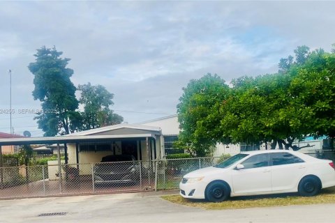 Снять в аренду коммерческую недвижимость в Майами, Флорида 163.69м2, № 1986710 - фото 1