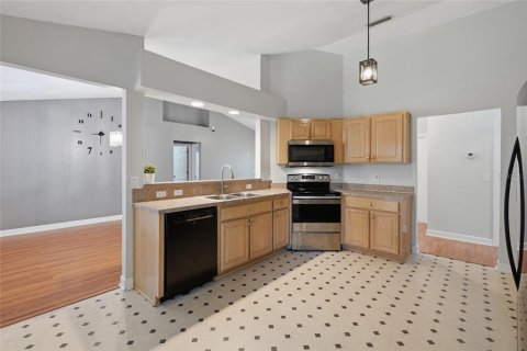 House in Gainesville, Florida 3 bedrooms, 132.85 sq.m. № 2150136 - photo 8