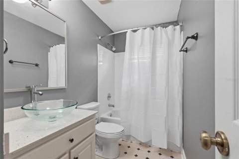 House in Gainesville, Florida 3 bedrooms, 132.85 sq.m. № 2150136 - photo 12