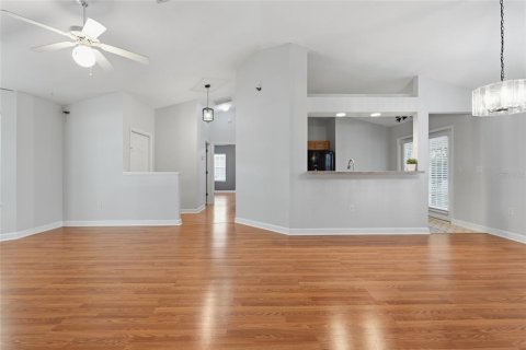 House in Gainesville, Florida 3 bedrooms, 132.85 sq.m. № 2150136 - photo 5