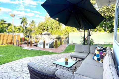 Villa ou maison à vendre à Dania Beach, Floride: 4 chambres, 191.75 m2 № 2146820 - photo 28