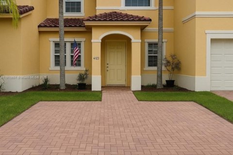 Adosado en venta en Homestead, Florida, 2 dormitorios, 114.64 m2 № 1967040 - foto 1