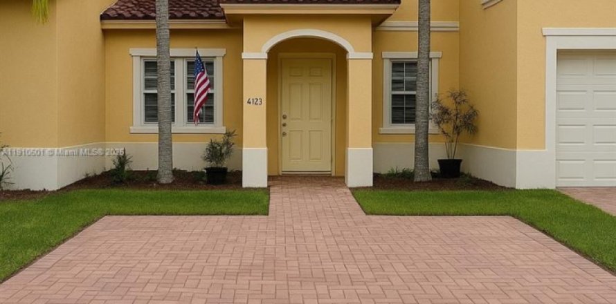 Adosado en Homestead, Florida 2 dormitorios, 114.64 m2 № 1967040