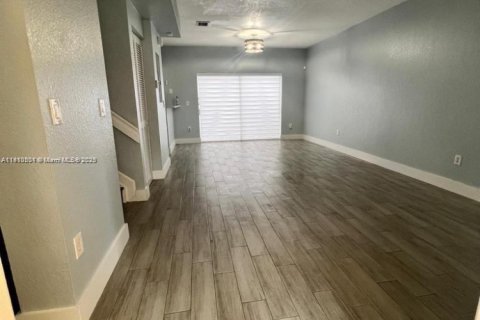 Adosado en venta en Homestead, Florida, 2 dormitorios, 114.64 m2 № 1967040 - foto 3