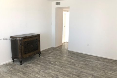 Снять в аренду кондоминиум в Авентура, Флорида 2 спальни, 116.22м2, № 1737924 - фото 7