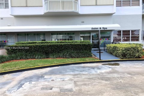 Снять в аренду кондоминиум в Авентура, Флорида 2 спальни, 116.22м2, № 1737924 - фото 19