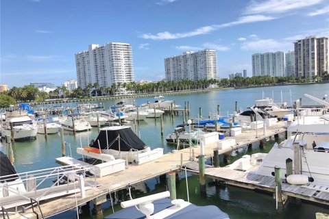 Снять в аренду кондоминиум в Авентура, Флорида 2 спальни, 116.22м2, № 1737924 - фото 1