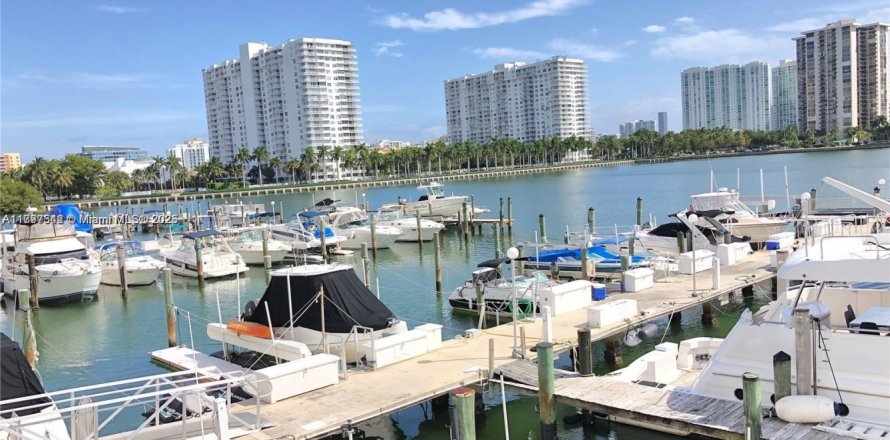 Condo in Aventura, Florida, 2 bedrooms № 1737924