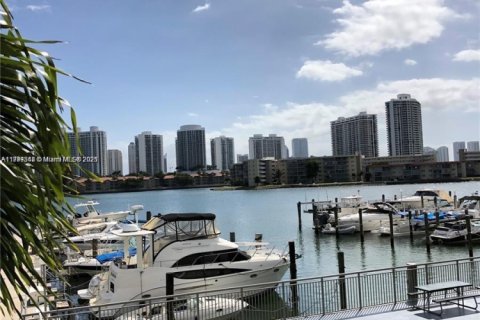 Снять в аренду кондоминиум в Авентура, Флорида 2 спальни, 116.22м2, № 1737924 - фото 3