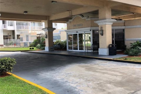 Снять в аренду кондоминиум в Авентура, Флорида 2 спальни, 116.22м2, № 1737924 - фото 20