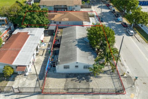 Propiedad comercial en venta en Miami, Florida № 1848810 - foto 2