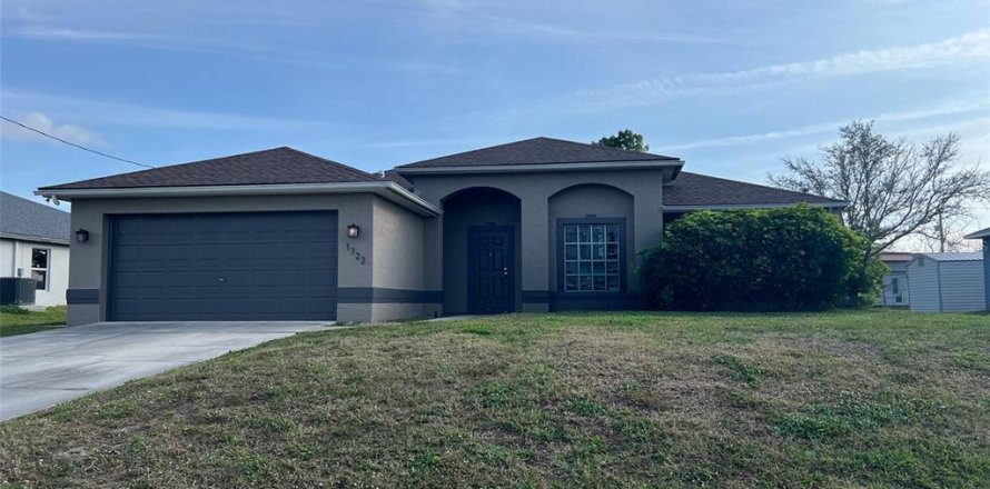 House in Cape Coral, Florida 3 bedrooms, 168.9 sq.m. № 1544182