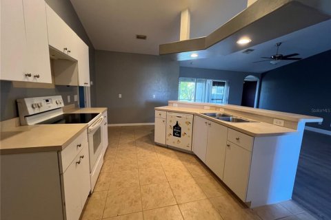 House in Cape Coral, Florida 3 bedrooms, 168.9 sq.m. № 1544182 - photo 5