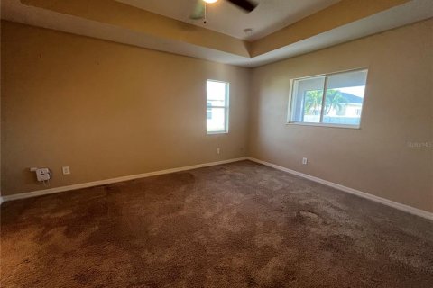 House in Cape Coral, Florida 3 bedrooms, 168.9 sq.m. № 1544182 - photo 6
