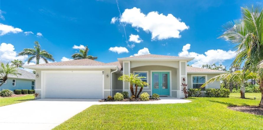 House in Rotonda, Florida 3 bedrooms, 160.81 sq.m. № 1827229