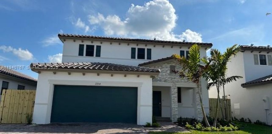 Casa en Homestead, Florida 5 dormitorios, 276.29 m2 № 1997803