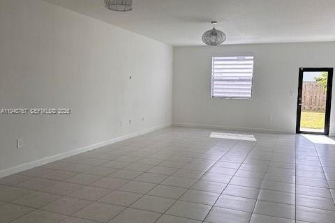 Casa en venta en Homestead, Florida, 5 dormitorios, 276.29 m2 № 1997803 - foto 3