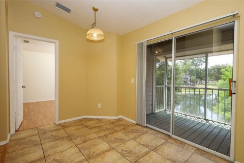 Condo in Oviedo, Florida, 2 bedrooms  № 2142790 - photo 4