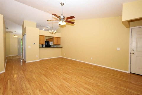 Condo in Oviedo, Florida, 2 bedrooms  № 2142790 - photo 3