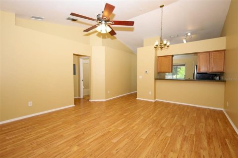 Condo in Oviedo, Florida, 2 bedrooms  № 2142790 - photo 9