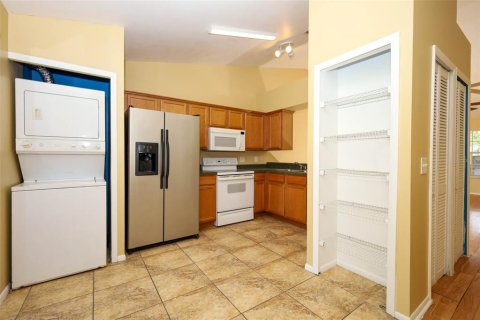 Condo in Oviedo, Florida, 2 bedrooms  № 2142790 - photo 13