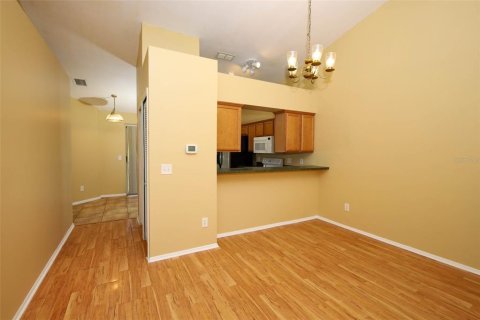 Condo in Oviedo, Florida, 2 bedrooms  № 2142790 - photo 10