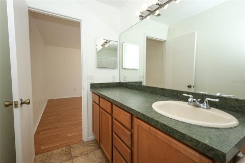 Condo in Oviedo, Florida, 2 bedrooms  № 2142790 - photo 21