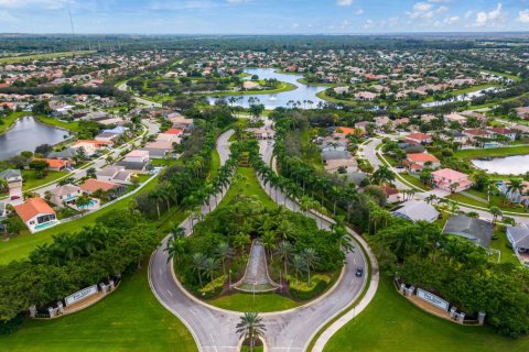 House in Wellington, Florida 6 bedrooms, 388.05 sq.m. № 830577 - photo 1