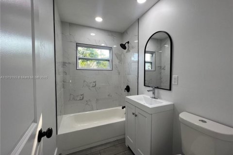 Villa ou maison à vendre à Lehigh Acres, Floride: 2 chambres, 83.15 m2 № 2082316 - photo 6