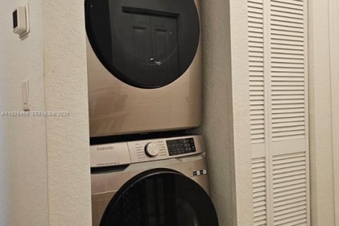 Touwnhouse à louer à Homestead, Floride: 3 chambres, 149.76 m2 № 1984005 - photo 18