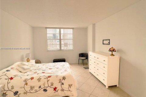 Condo in Sunny Isles Beach, Florida, 2 bedrooms  № 1730698 - photo 18