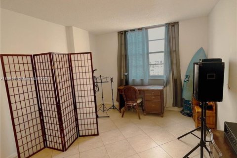Condo in Sunny Isles Beach, Florida, 2 bedrooms  № 1730698 - photo 15