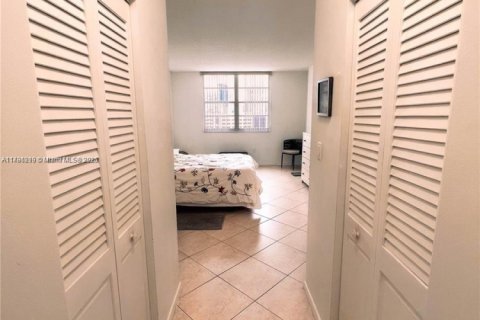 Condo in Sunny Isles Beach, Florida, 2 bedrooms  № 1730698 - photo 21
