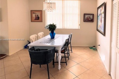 Condo in Sunny Isles Beach, Florida, 2 bedrooms  № 1730698 - photo 10