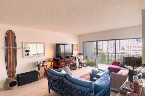 Condo in Sunny Isles Beach, Florida, 2 bedrooms  № 1730698 - photo 23