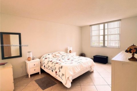Condo in Sunny Isles Beach, Florida, 2 bedrooms  № 1730698 - photo 19