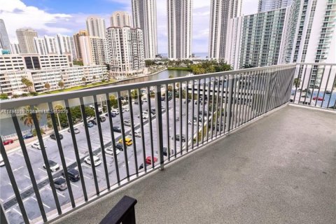 Condo in Sunny Isles Beach, Florida, 2 bedrooms  № 1730698 - photo 7