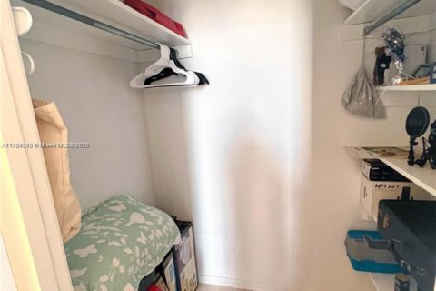 Condo in Sunny Isles Beach, Florida, 2 bedrooms  № 1730698 - photo 16
