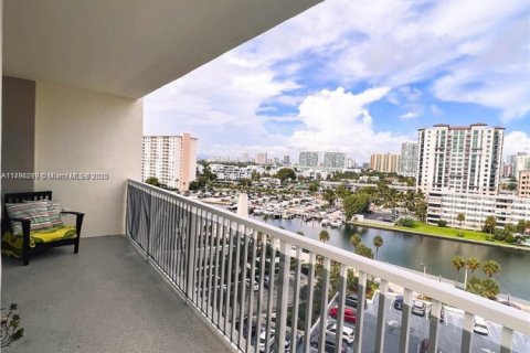 Condo in Sunny Isles Beach, Florida, 2 bedrooms  № 1730698 - photo 6