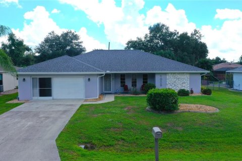House in Port Charlotte, Florida 3 bedrooms, 151.43 sq.m. № 2425360