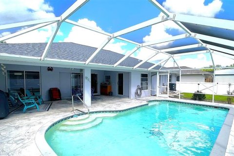 Villa ou maison à vendre à Port Charlotte, Floride: 3 chambres, 151.43 m2 № 2425360 - photo 2