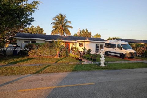 Villa ou maison à Miami, Floride 5 chambres, 166.76 m2 № 2039368