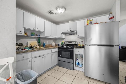 Commercial property in Tampa, Florida 4 bedrooms, 153.85 sq.m. № 2116877 - photo 11